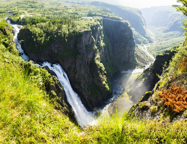 Vodopád Voringsfossen v Norsku, Eidfjord.