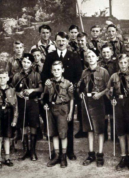 “Hitler Dekat Dengan Anak-anak”