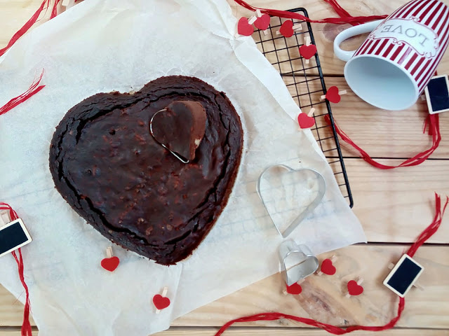 Brownie de lentejas. Receta saludable y sin gluten. Desayuno, merienda, postre, chocolate, miel, cacao, nueces, con horno. Receta fácil, rápida Cuca