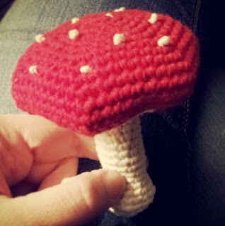 http://translate.google.es/translate?hl=es&sl=en&tl=es&u=http%3A%2F%2Felisemakes.eliseberaud.net%2Fa-little-toadstool%2F