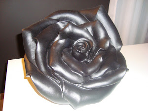 LA ROSE NOIRE