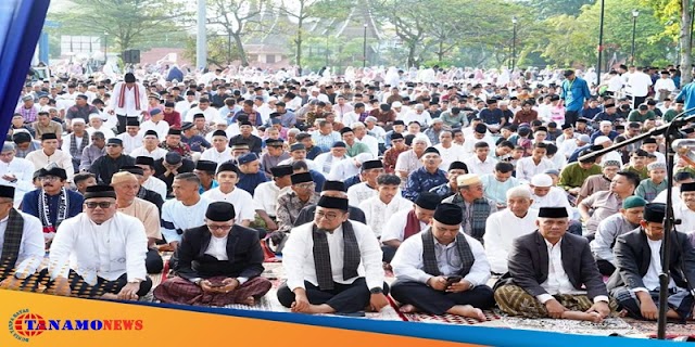 Laksanakan Sholat Ied Serentak, Bupati Eka Putra Rayakan Kemenangan Dengan Kesederhanaan