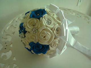 BOUQUET DE NOIVA BRANCO E AZUL