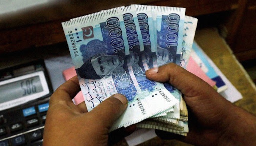 Taliban bans use of Pakistani currency in Afghanistan