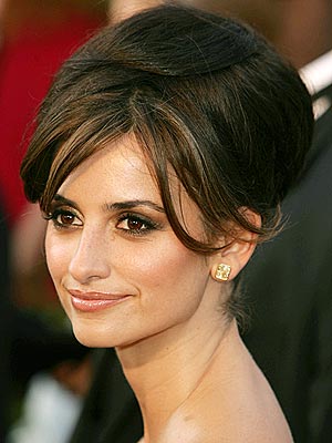hair clip), Katie Holmes (she wore a beaded headpiece) and Penelope Cruz