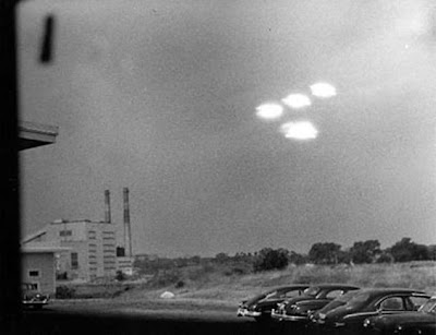Salem Massachusetts UFO Unidentified Flying Object Unknown craft Light glowing orb military