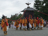 祭神を乗せた鳳輦