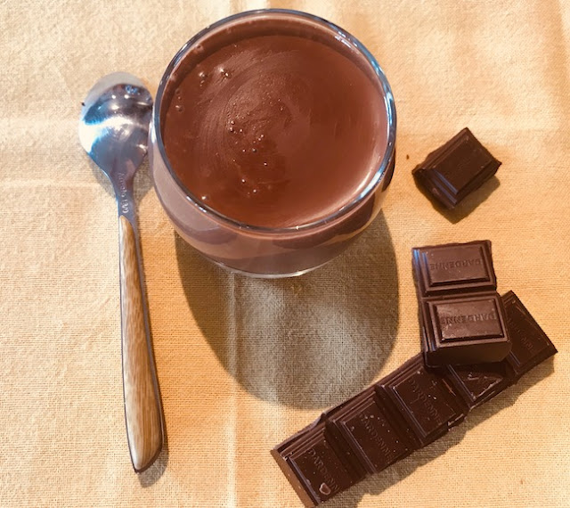 Alt="petit pot de crème dessert au chocolat vegan"