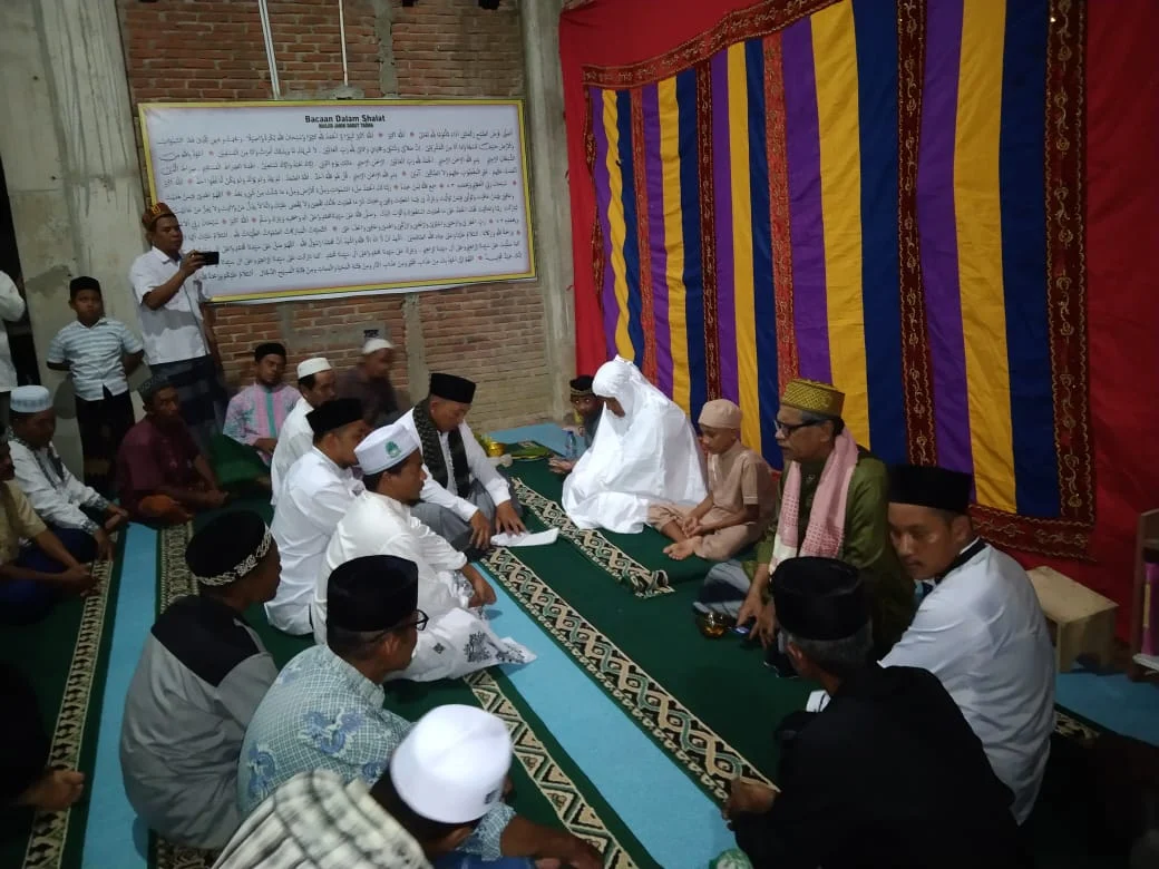 Satu Keluarga Asal Medan Memeluk Agama Islam di Masjid Babut Taqwa Seunuddon