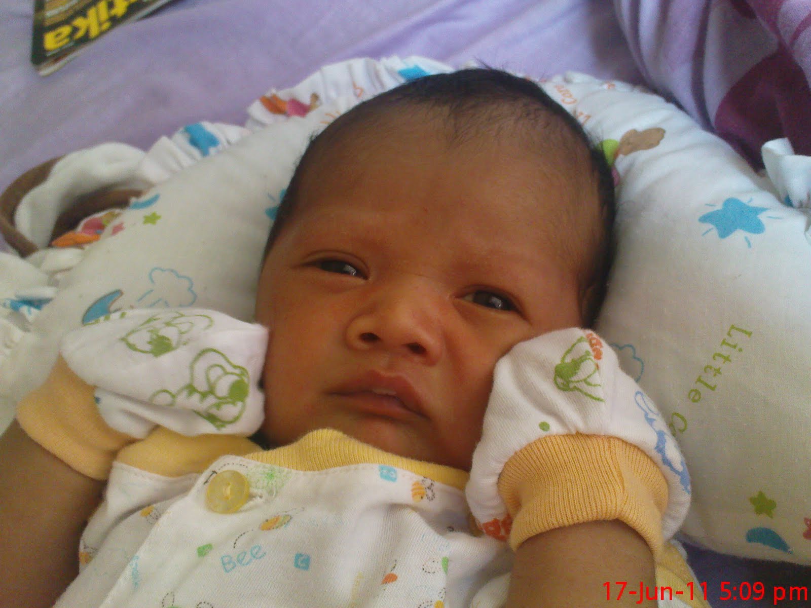 Realiti Kehidupan Bayi Kurang Buang Air Besar Normalkah