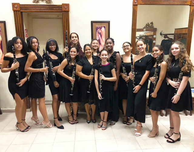 Clarinetistas participantes del festival de clarinete en Cuba