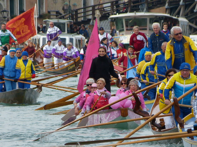 Pink Lionesses participating in the row to La Salute