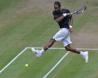  Halle (Allemagne), vendredi. Monfils, en proie à un problème personnel, s'est fait plaisir sur le court malgré la défaite face à Haas en quart de finale.