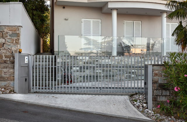 Cantilever Gates for Home