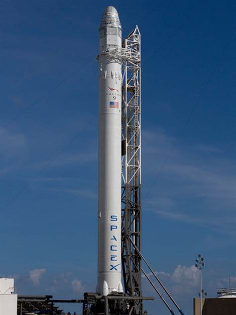 spacex-dragon-falcon-9-rocket-launch-pad