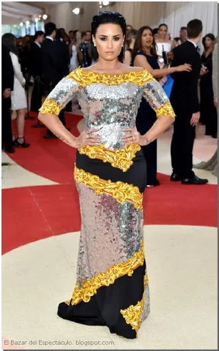Demi Lovato en Moschino.jpg