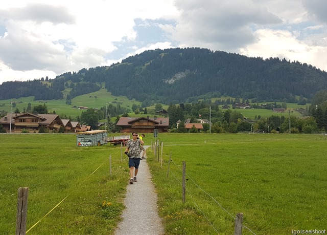 Walk from Gstaad to Saanen