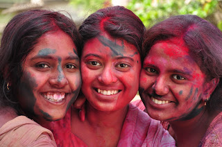 http://www.bharatviajes.com/viajes-a-india/viajes-en-grupo/item/94-celebra-holi-en-la-india-26-feb-8dias.html