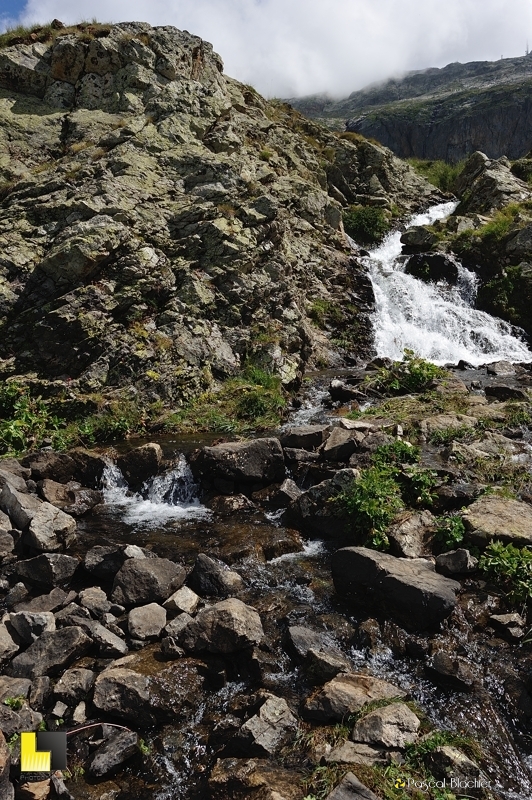 le ruisseau qui vient du lac besson photo pascal blachier