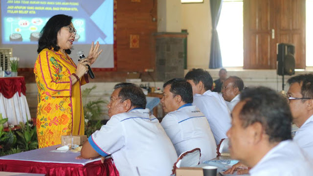 SMK Negeri 3 Singaraja - Santy Sastra Public Speaking - Santy Sastra (1)