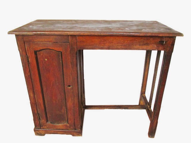 Selamat Datang di Tony's Antiques: Meja Tulis Mini