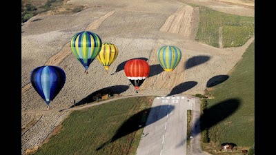 Αερόστατα γεμίζουν χρώμα τον ουρανό της Ιταλίας