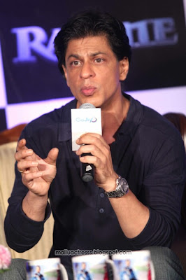 Shahrukh Khan at Gojiyo Ra.One Contest Winners event