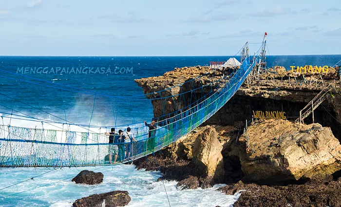 Jembatan Gantung Pantai Timang