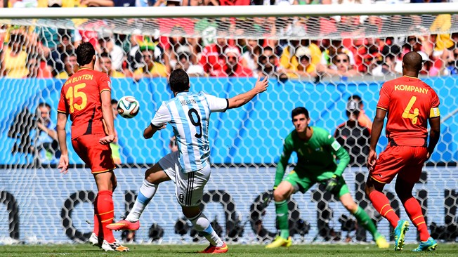 Argentina vs. Bélgica, en el partido de los Cuartos de Final de la Copa Mundial de la FIFA Brasil 2014. Con gol de Gonzalo Higuaín, la Selección de Argentina avanza a las Semifinales de la Copa del Mundo tras vencer 1-0 a Bélgica | Ximinia