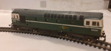 OO Gauge Lima Class 33 in BR Green