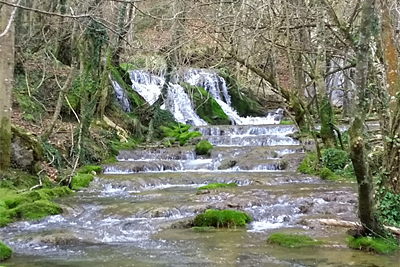 Bellas gradas tras las Cascada