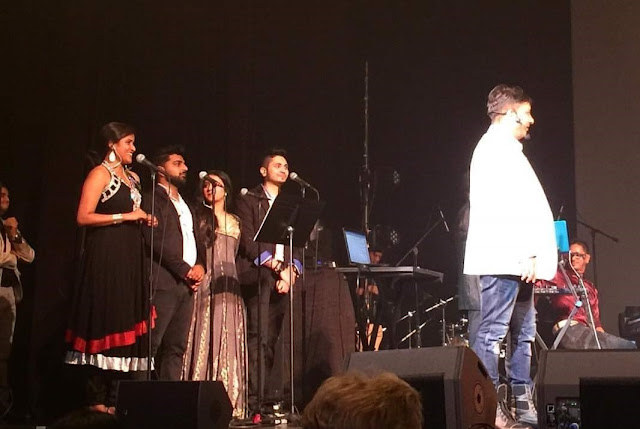 Singer Nida Hussain performing with Indian singer Sukhwinder Singh in New Jersey.
