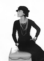 vestido negro coco chanel