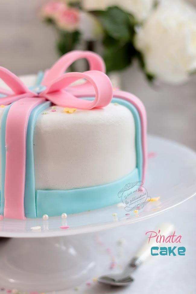Fille Ou Garcon Le Pinata Cake Qui Revele Le Sexe Du Bebe Baby Shower Cake Il Etait Une Fois La Patisserie