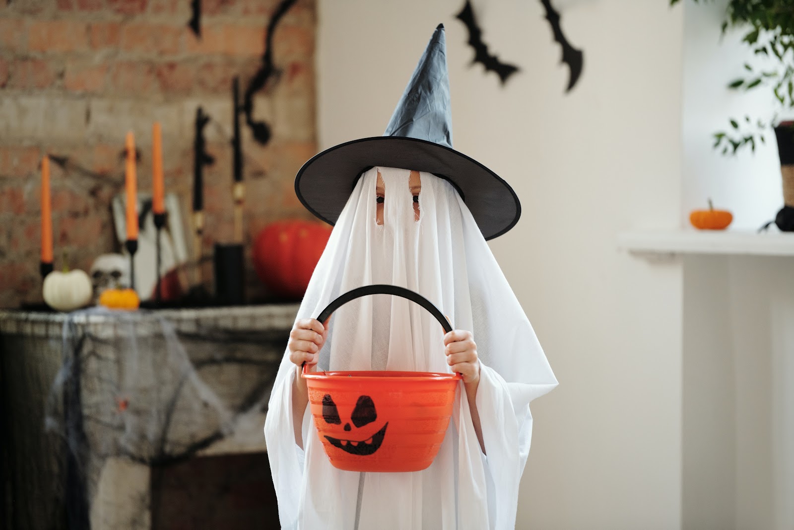 Easy costumes and decorations for Halloween 2022