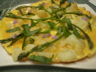 Omelette aux asperges et à l'ail des ours