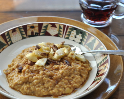 Creamy Pumpkin Steel-Cut Oats, another healthy pumpkin recipe ♥ AVeggieVenture.com. WW3.