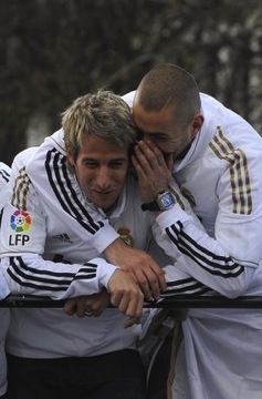 Coentrao y Benzema en el autob 54288558725 54115221160 261 396