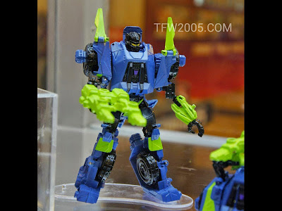 Onslaugh Transformers Generations Bruticus BOTCON 2012