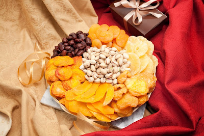 Deluxe Fruit and Nut Gift Tray