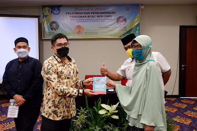 penyerahan buku