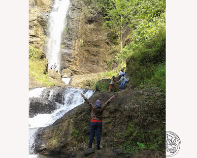 FOTO 2 : Ceu Hj. Popon Sugri Wisata Alam Curug Cina