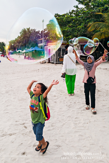 Pantai Cenang Beach Sunset Bubble Makers Langkawi