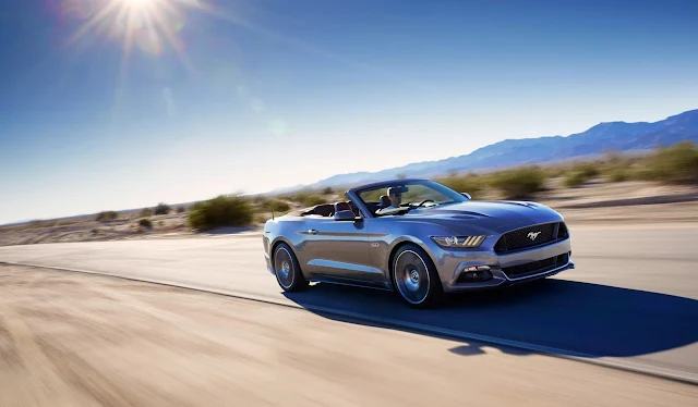 Ford Mustang Convertible 2015 / AutosMk