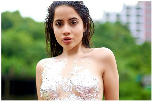 Urfi Javed Surprises Again, Covers Her Body With Silver Coating