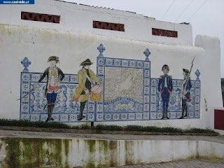 Azulejos e Placas de Pedra de Castelo de Vide, Portugal (Tiles)