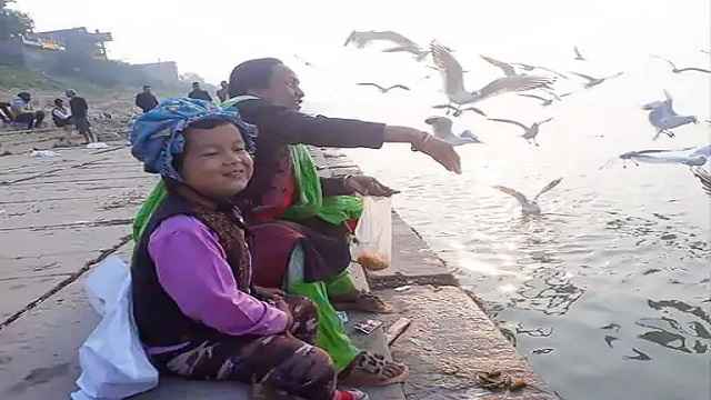 crowds-of-people-are-seen-on-the-ghats-ghazipur