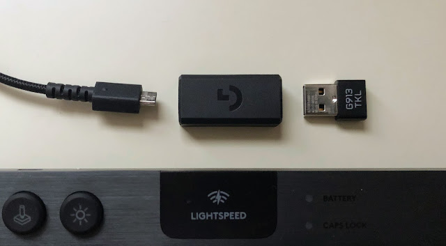 USBレシーバーと延長用のハブ