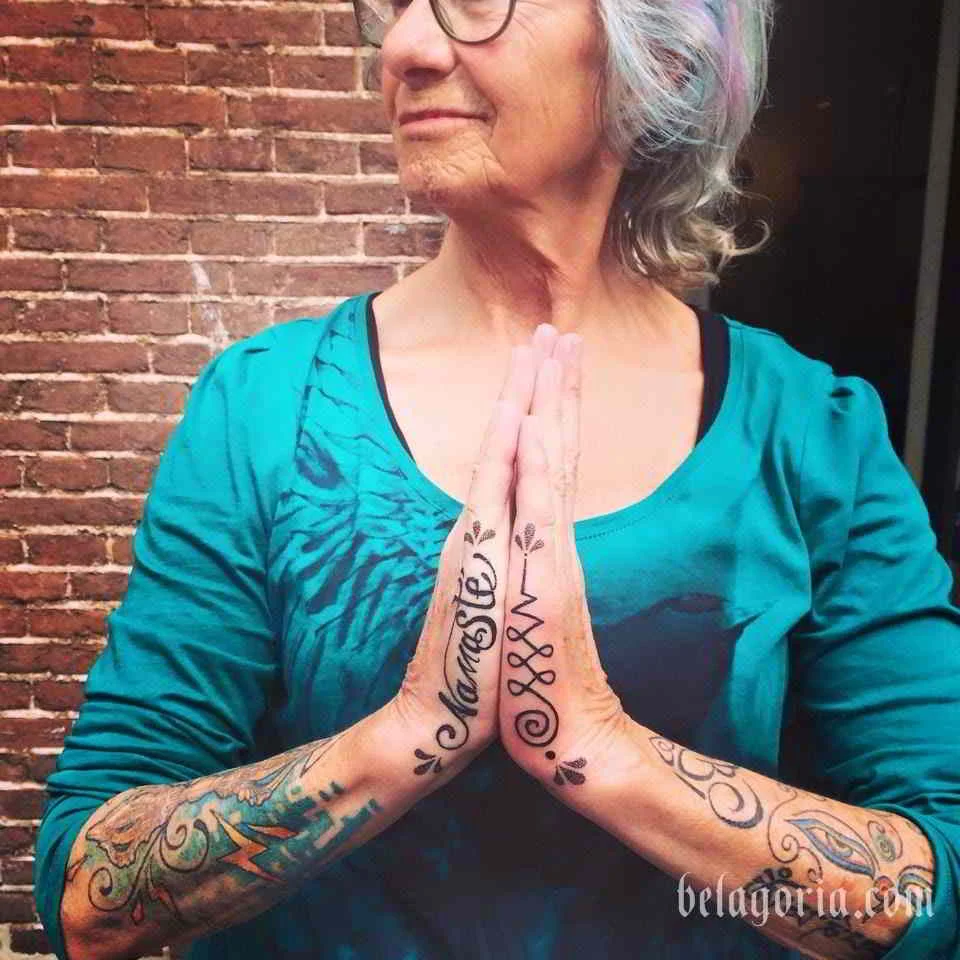 foto de tatuaje de yoga