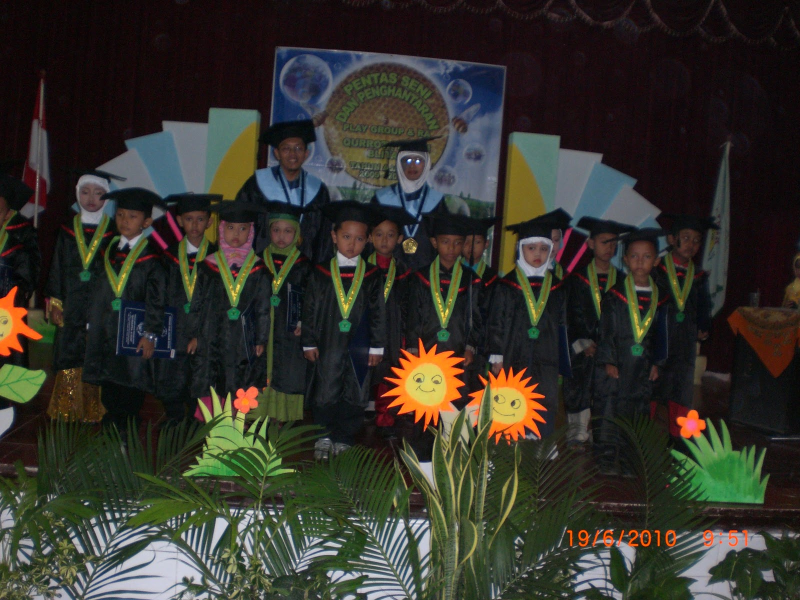 FOTO WISUDA PAUD QURROTA A YUN BLITAR